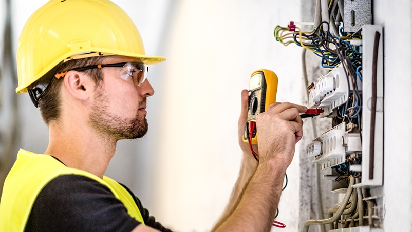 Starting an Electrician Business: Key Tips