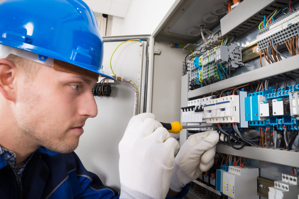 choosing electrician tools