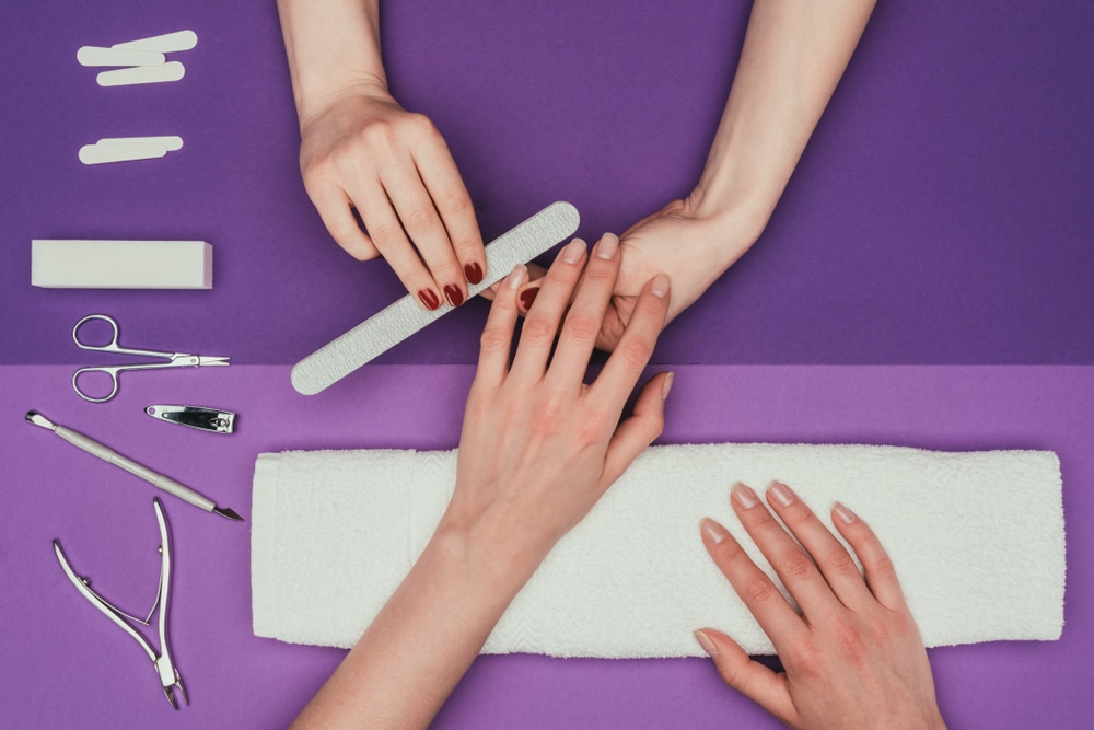how to become a nail tech