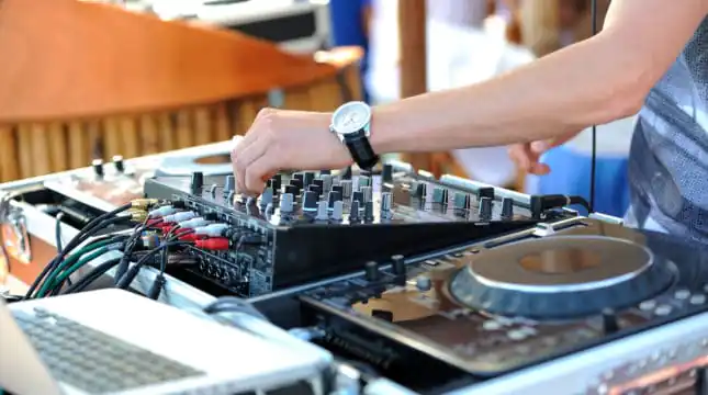 How to get a public performance license for your DJ business