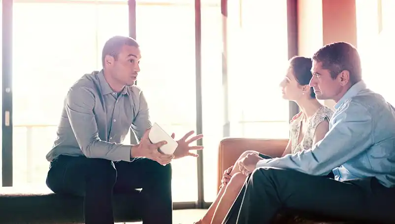 How to deal with angry customers: 4 conflict resolution tips