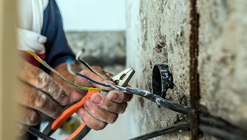 7 electrician tax deductions to keep in mind