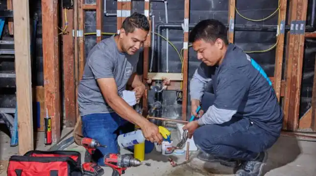 What’s the difference between a subcontractor and an independent contractor?